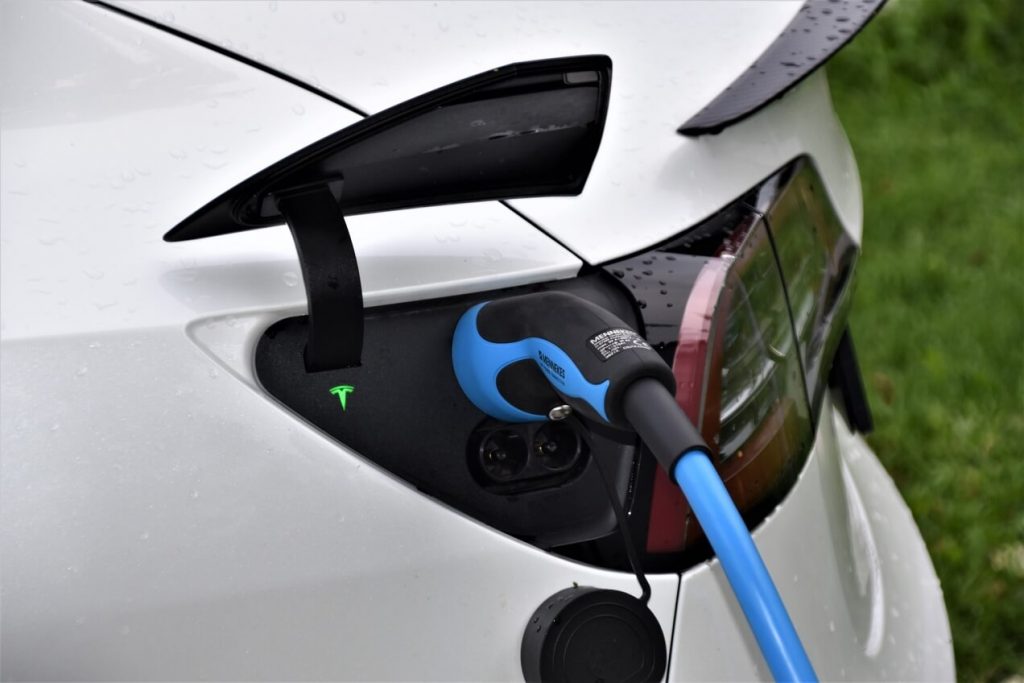 Assessing the carbon footprint of electric vehicles is a complicated processs.